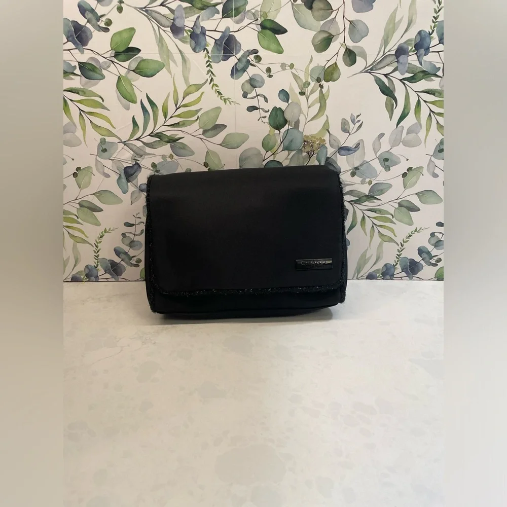 Beautiful Chanel Perfumes Black Makeup Bag/ Traveling Case - Picture 3 of 8